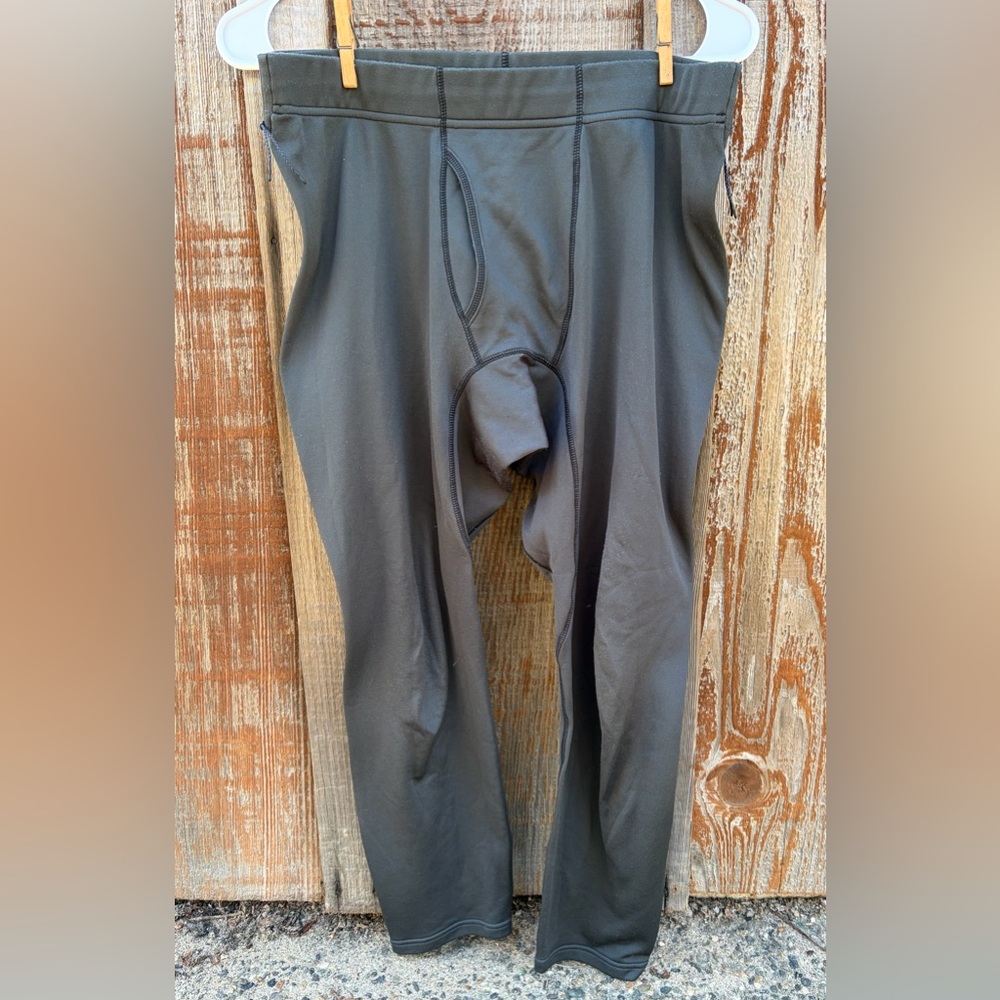 KUIU men’s medium zip off base layer bottoms